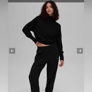 Alo “Weekend Escape” Sweatshirt, Black, size XS